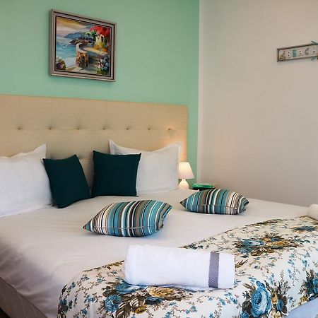 Sea Port Celebrity Apartment - Lets4Holiday Varna ภายนอก รูปภาพ