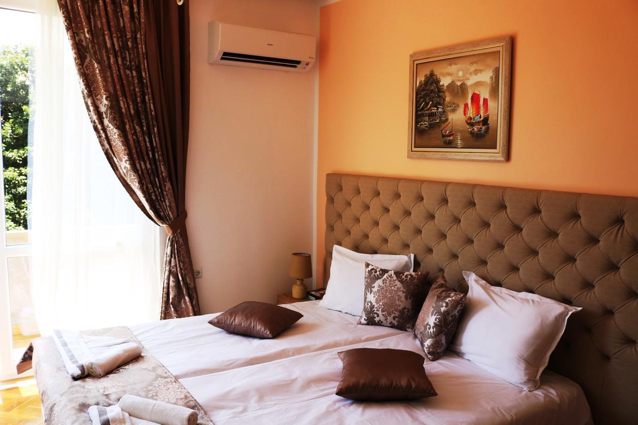 Sea Port Celebrity Apartment - Lets4Holiday Varna ภายนอก รูปภาพ