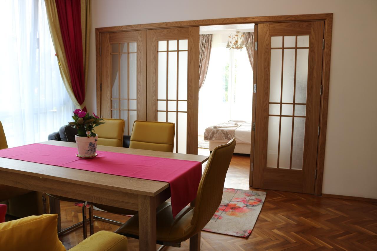 Sea Port Celebrity Apartment - Lets4Holiday Varna ภายนอก รูปภาพ