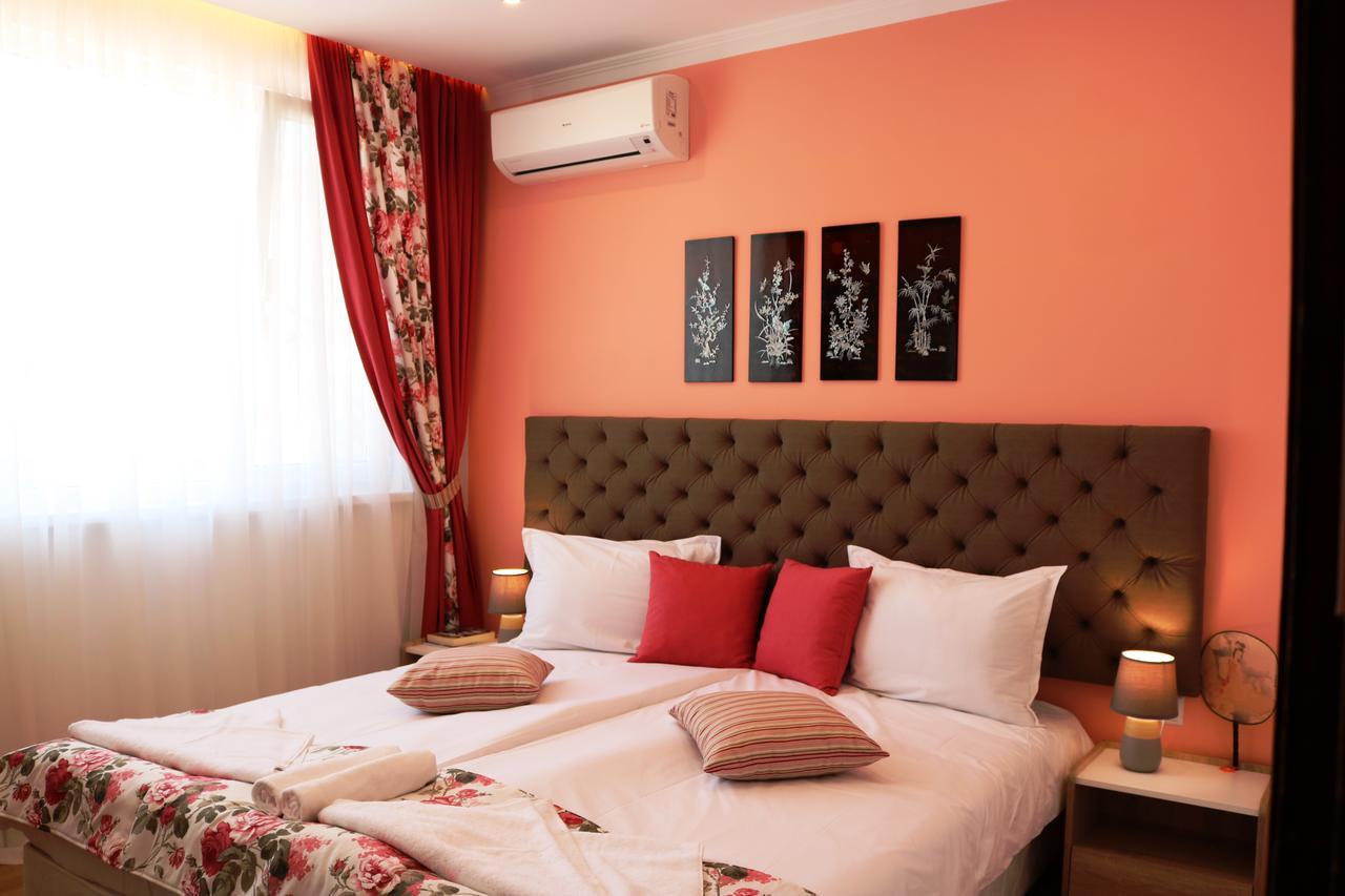 Sea Port Celebrity Apartment - Lets4Holiday Varna ภายนอก รูปภาพ