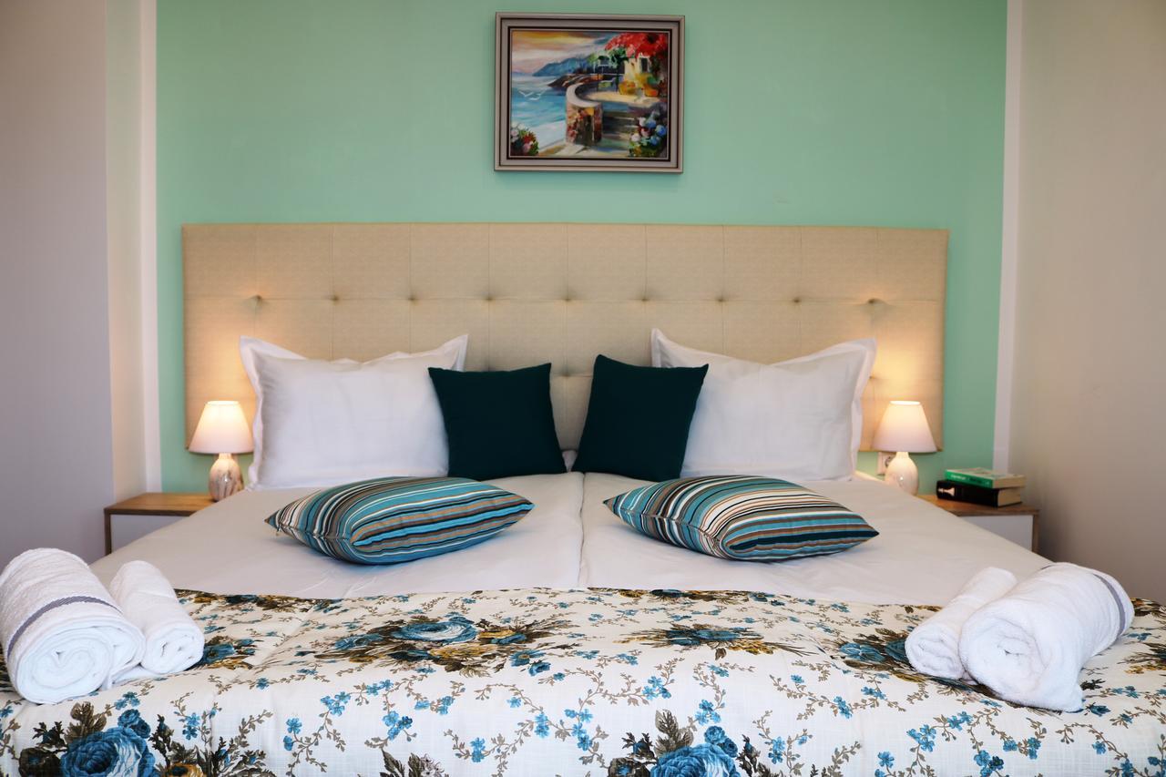 Sea Port Celebrity Apartment - Lets4Holiday Varna ภายนอก รูปภาพ