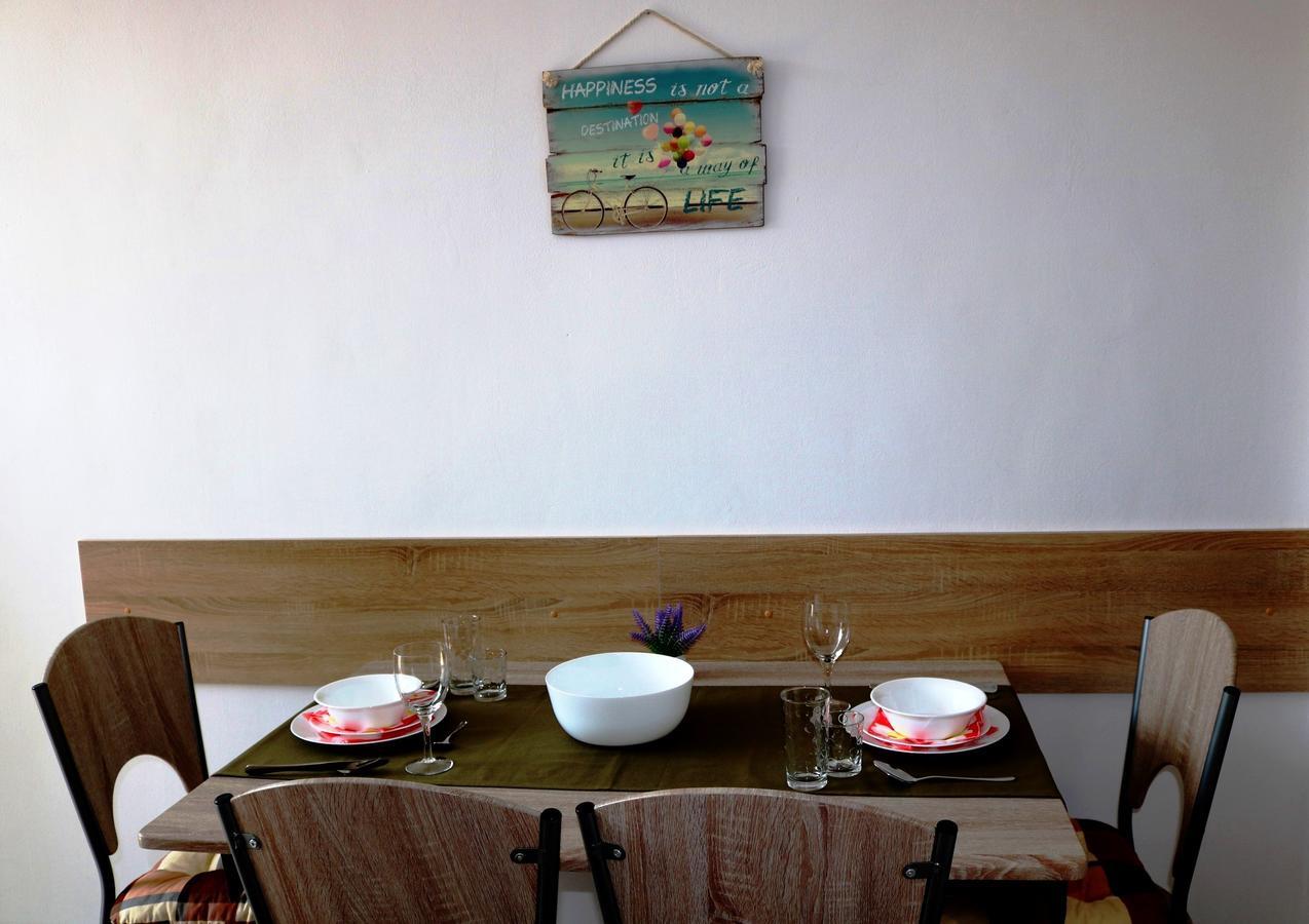 Sea Port Celebrity Apartment - Lets4Holiday Varna ภายนอก รูปภาพ
