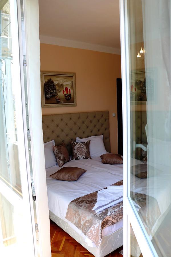 Sea Port Celebrity Apartment - Lets4Holiday Varna ภายนอก รูปภาพ