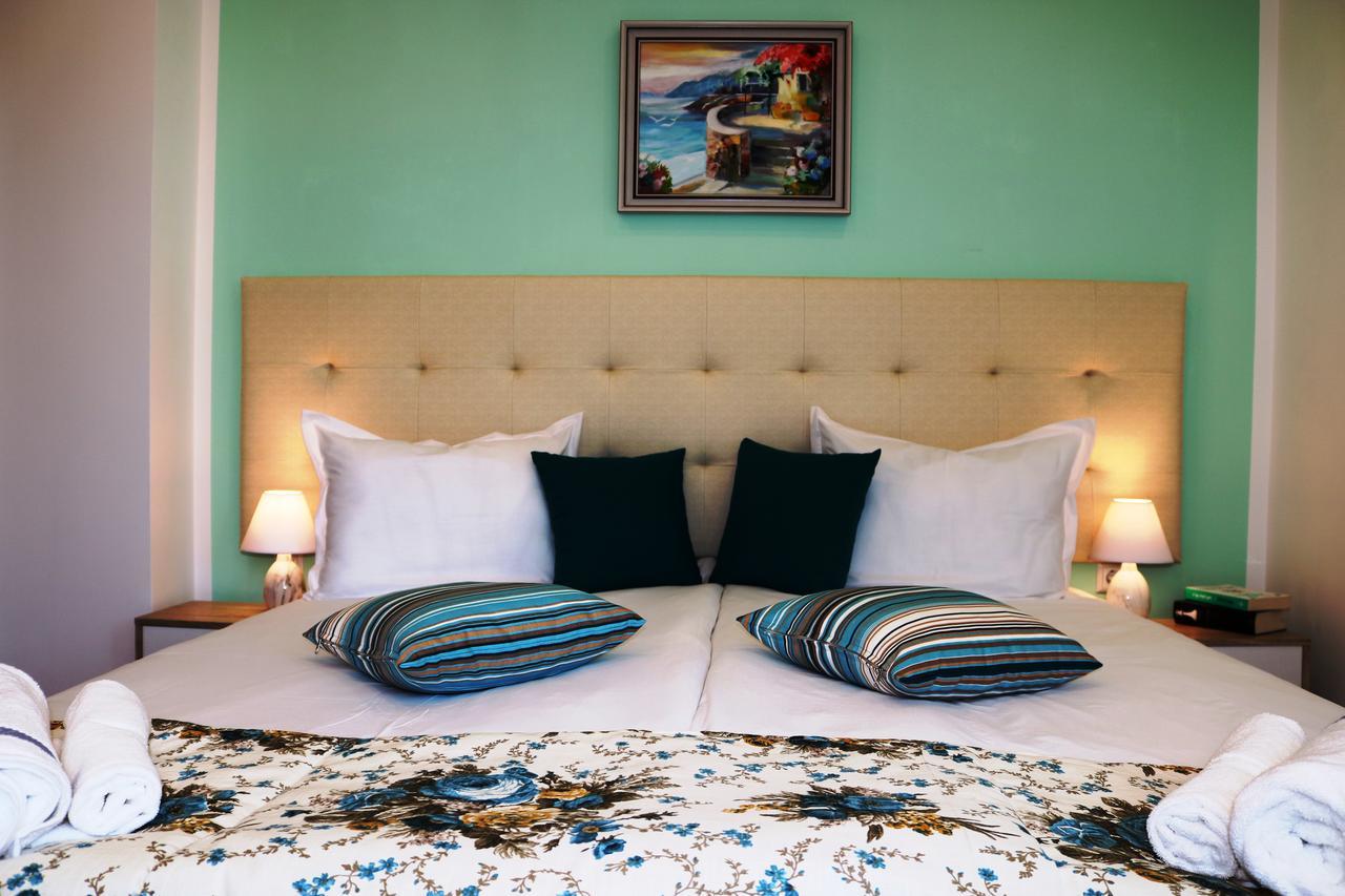 Sea Port Celebrity Apartment - Lets4Holiday Varna ภายนอก รูปภาพ