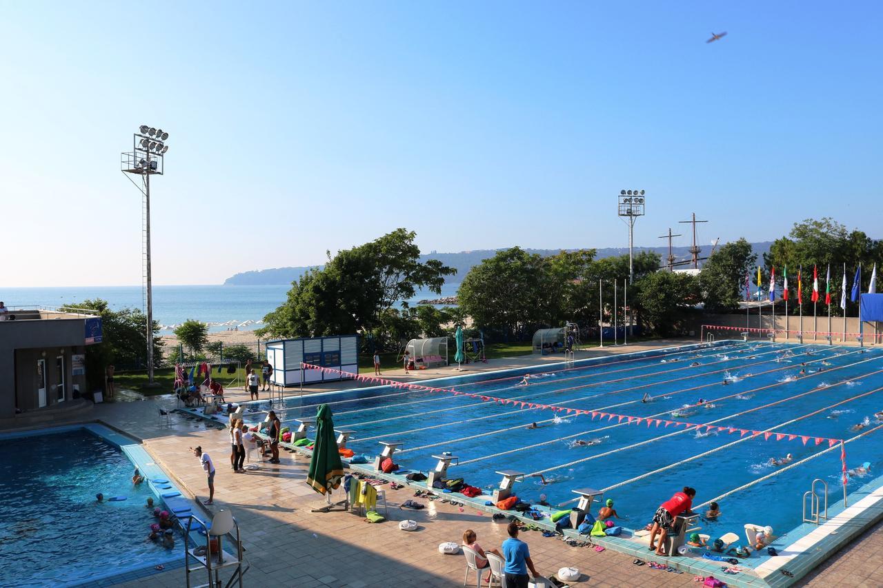 Sea Port Celebrity Apartment - Lets4Holiday Varna ภายนอก รูปภาพ