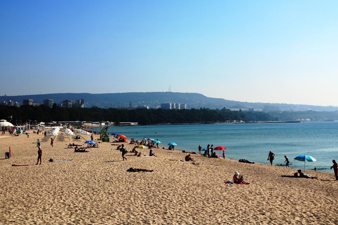 Sea Port Celebrity Apartment - Lets4Holiday Varna ภายนอก รูปภาพ