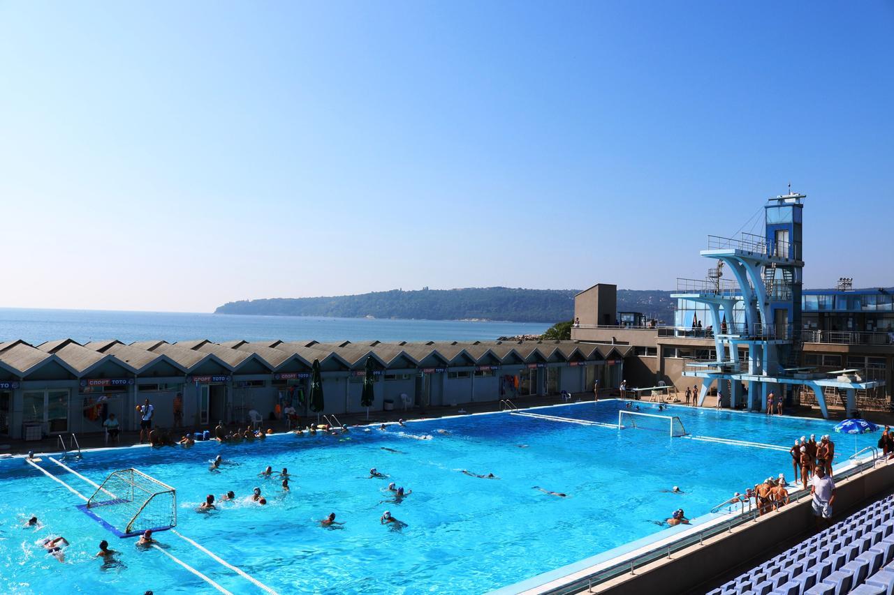 Sea Port Celebrity Apartment - Lets4Holiday Varna ภายนอก รูปภาพ