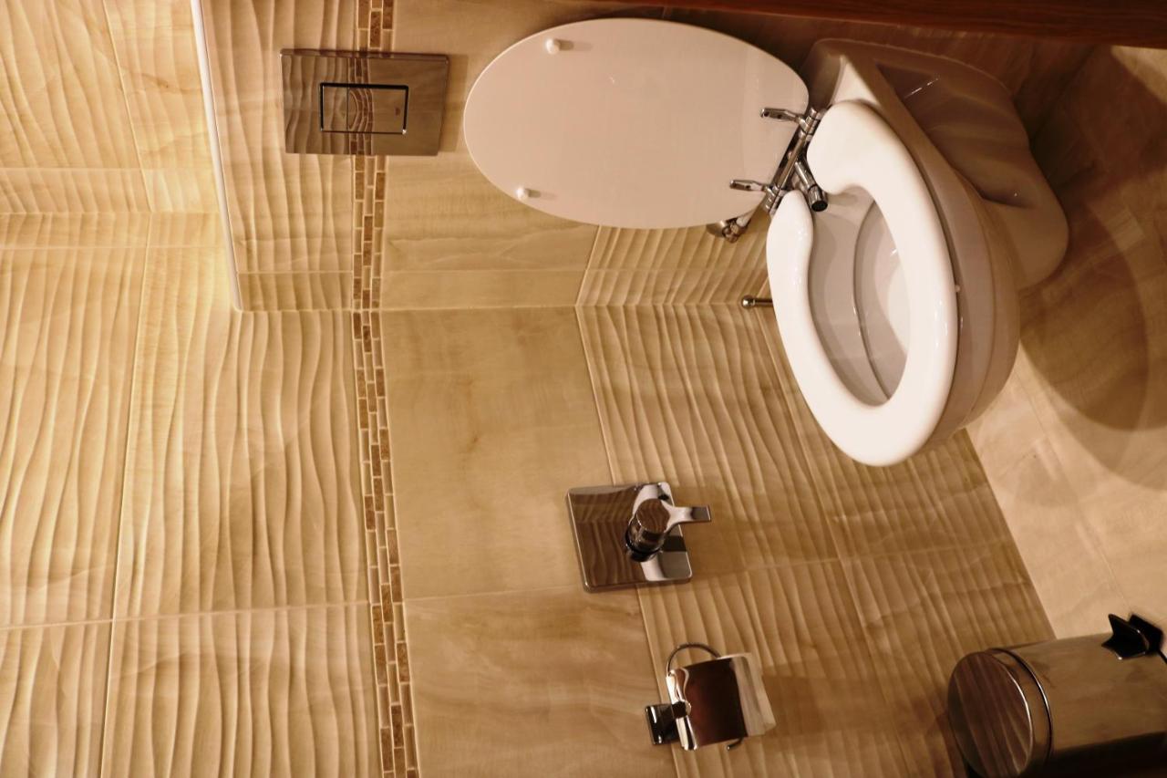 Sea Port Celebrity Apartment - Lets4Holiday Varna ภายนอก รูปภาพ
